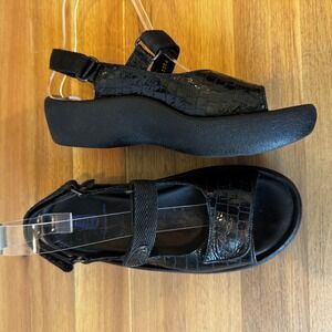 Wolky Women 7 EU 38 Black Croc Embossed Leather Strappy Comfort Sandals